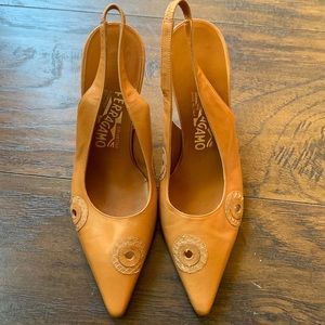 Beautiful Ferragamo sling back pointy heels in camel brown